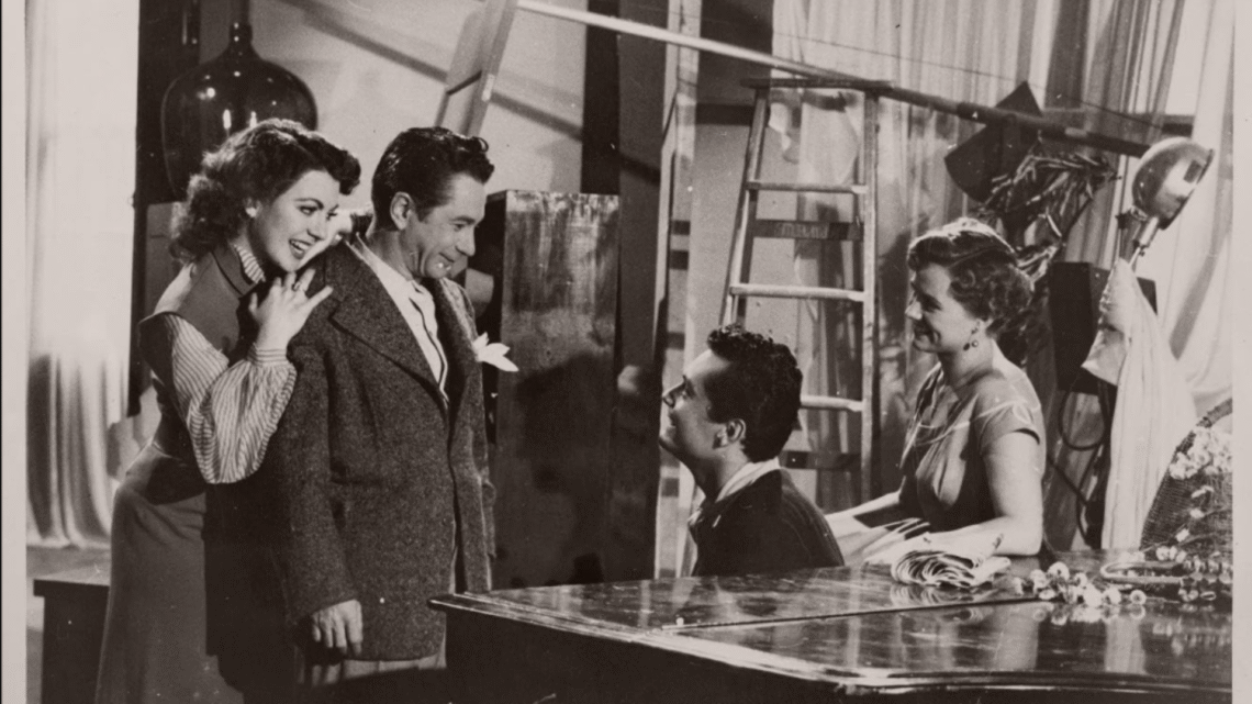 Eliana Macedo, Cyl Farney, Oscarito, and María Antonieta Pons in Carnaval Atlântida (1952)